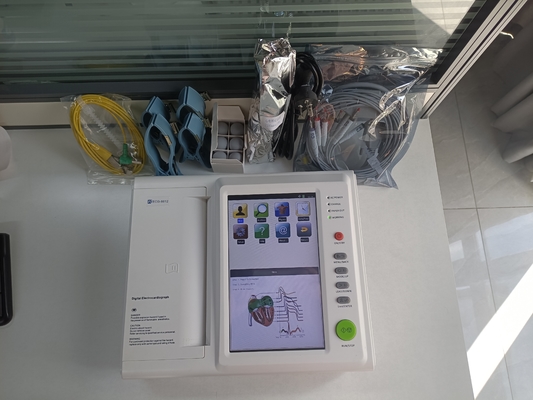 Electrocardiógrafo Análise de ECG de 12 canais Grande portabilidade Operação conveniente para clínica hospitalar