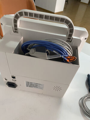 Monitor elétrico do paciente do eletrocardiograma da máquina de ECG para salas de cirurgia da clínica do hospital ala de emergência